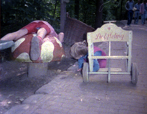 Dirk en Clara bij de paddestoel 1985